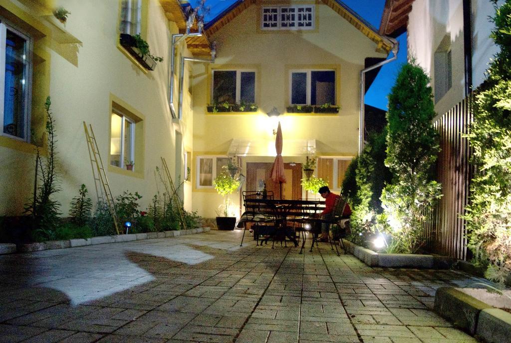 B&B Dumbrava Gura Humorului Ngoại thất bức ảnh