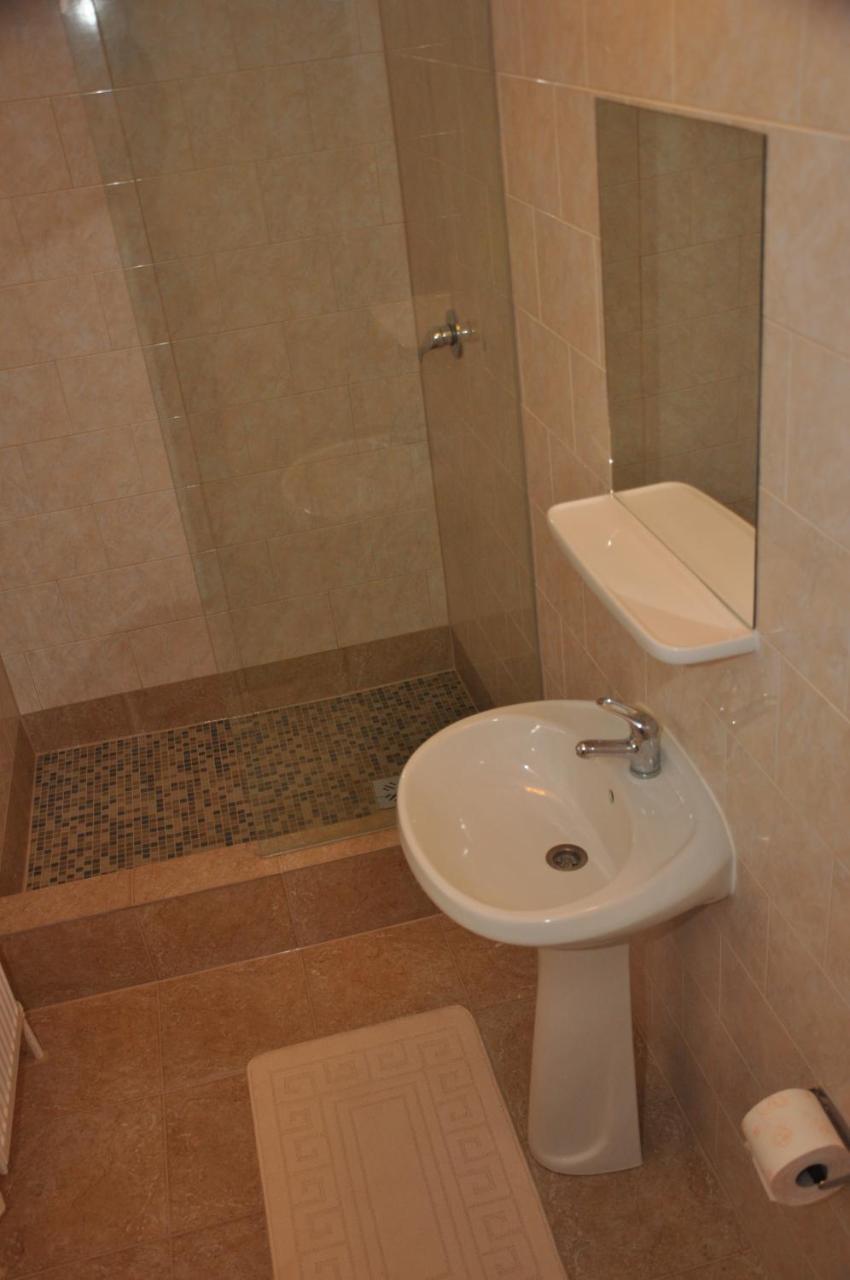 B&B Dumbrava Gura Humorului Ngoại thất bức ảnh